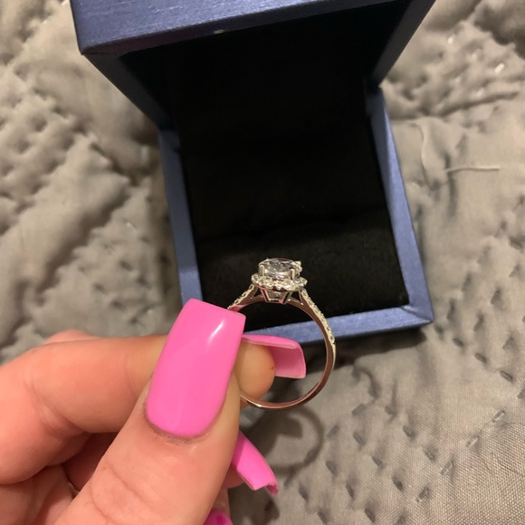 14k white gold oval engagement ring - Picture 2 of 4